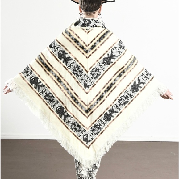 Vintage Western Artisan Aztec Cowichan Pom Pom Wool Fringe Poncho Cape - Picture 5 of 10